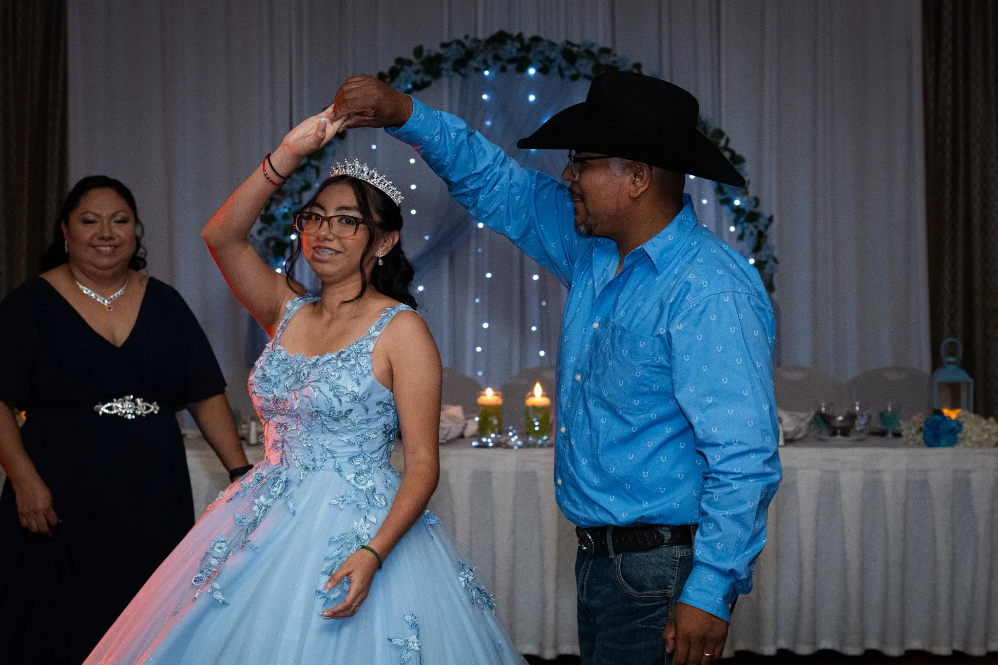 Alison's XV Quinceañera photo 16 by Dallas photographer Rony Lanza