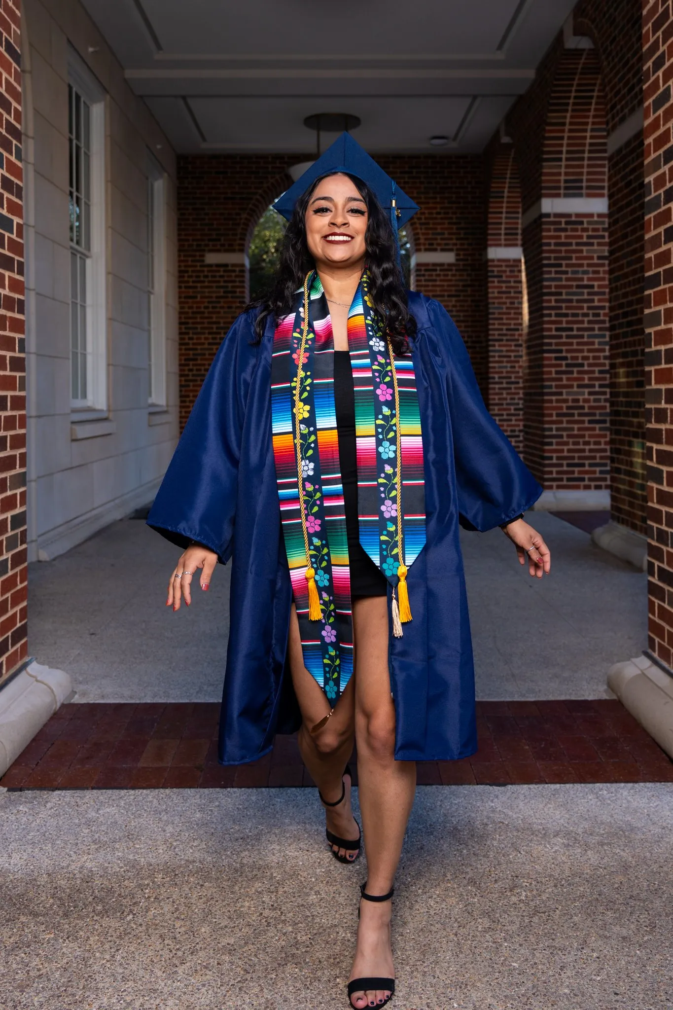Guiselle's Graduation senior portrait photo 6 by Dallas photographer Rony Lanza