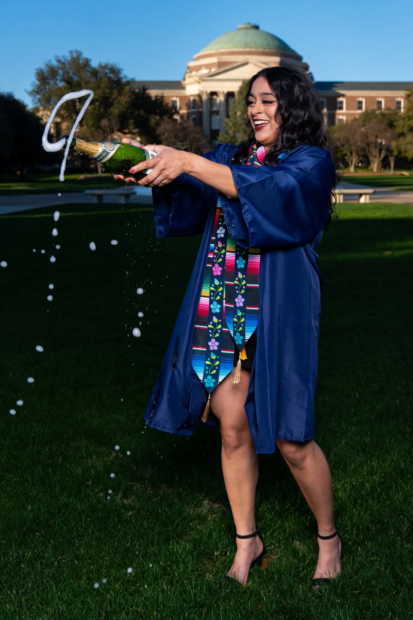 Guiselle's Graduation senior portrait photo 10 by Dallas photographer Rony Lanza