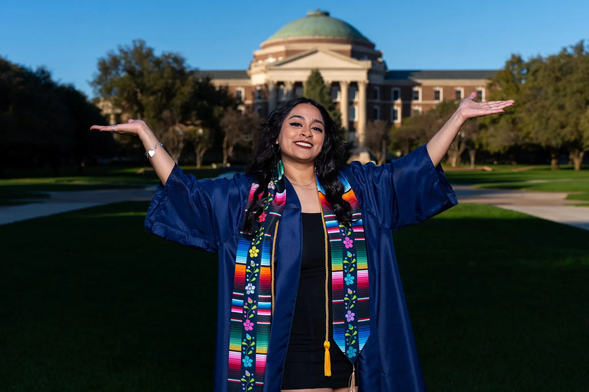 Guiselle's Graduation senior portrait photo 12 by Dallas photographer Rony Lanza