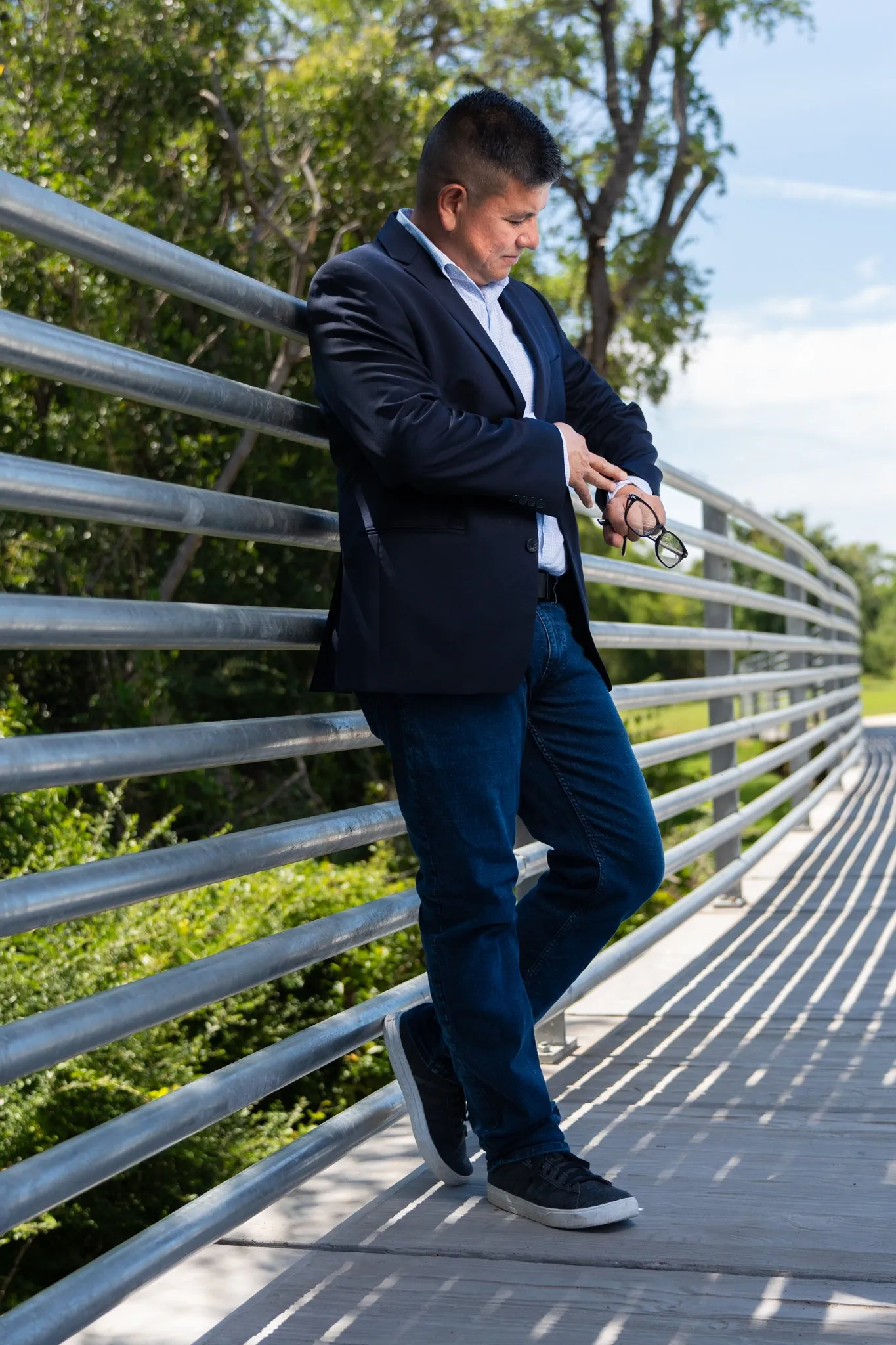 Gustavo portrait session photo 4 by Dallas photographer Rony Lanza