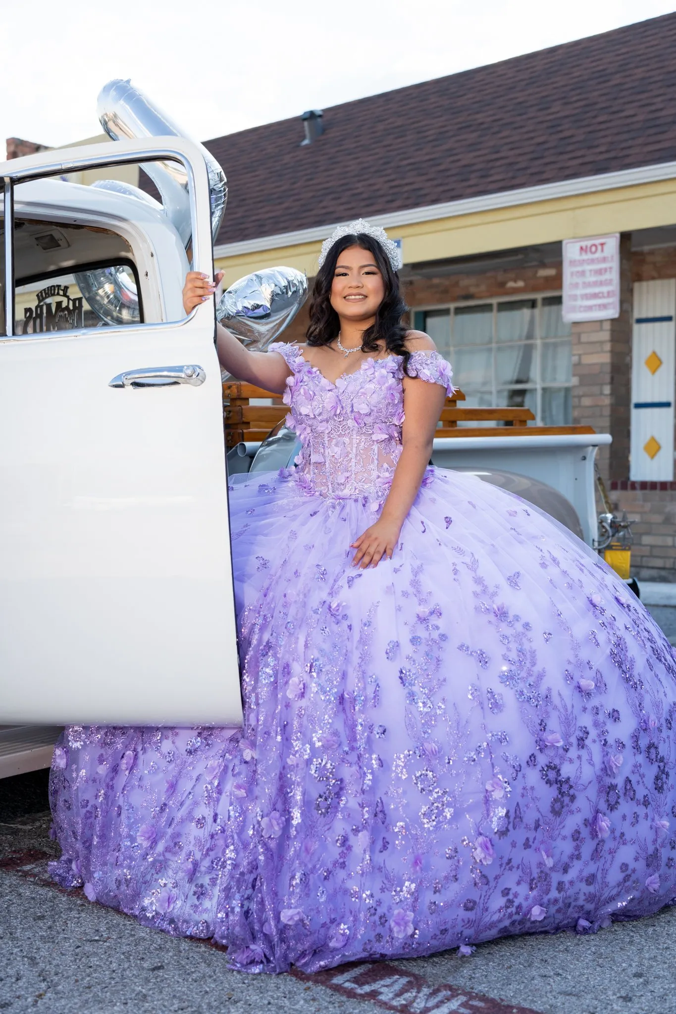 Lizzy's XV Quinceañera photo 10 by Dallas photographer Rony Lanza