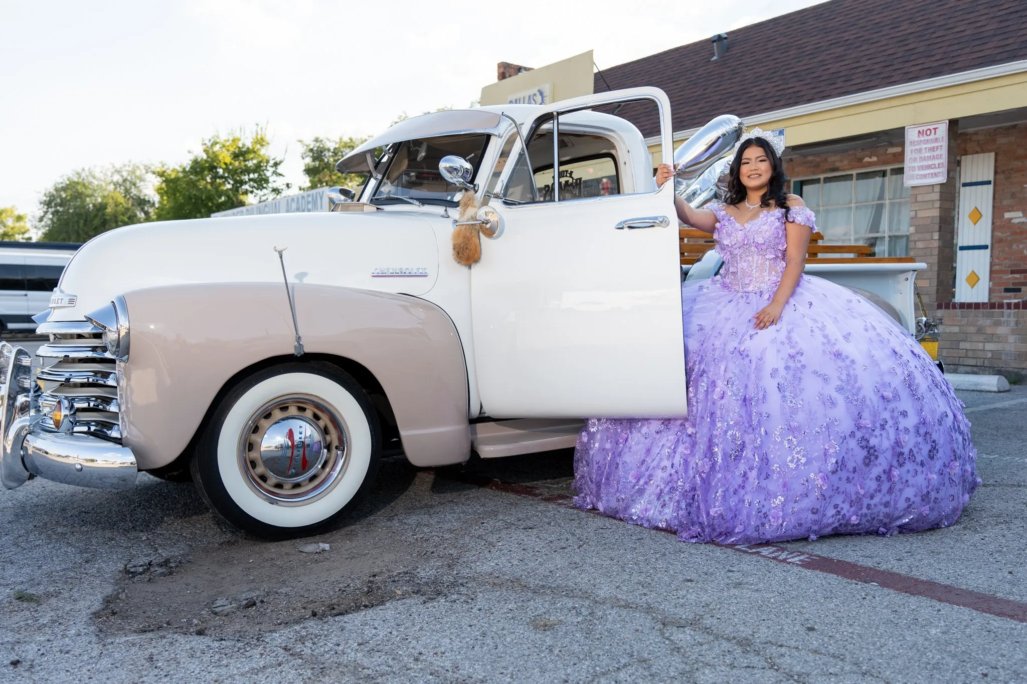 Lizzy's XV Quinceañera photo 11 by Dallas photographer Rony Lanza