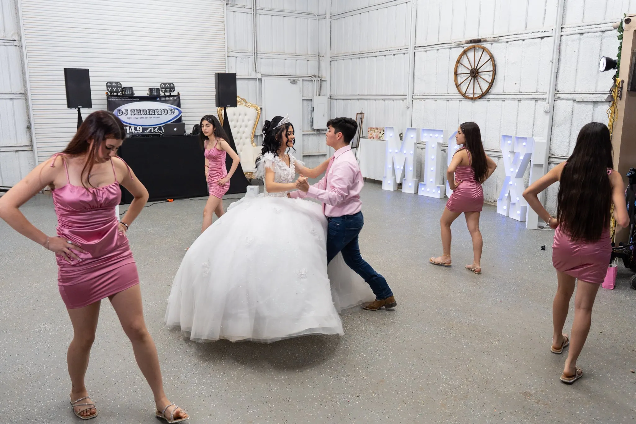 Ysabella's XV Quinceañera photo 20 by Dallas photographer Rony Lanza